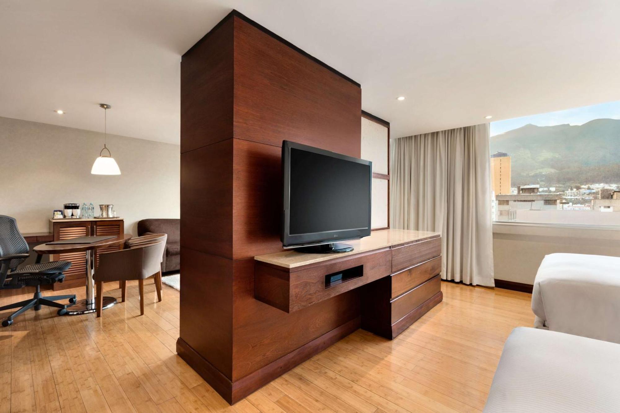 Hilton Colon Quito Hotel מראה חיצוני תמונה