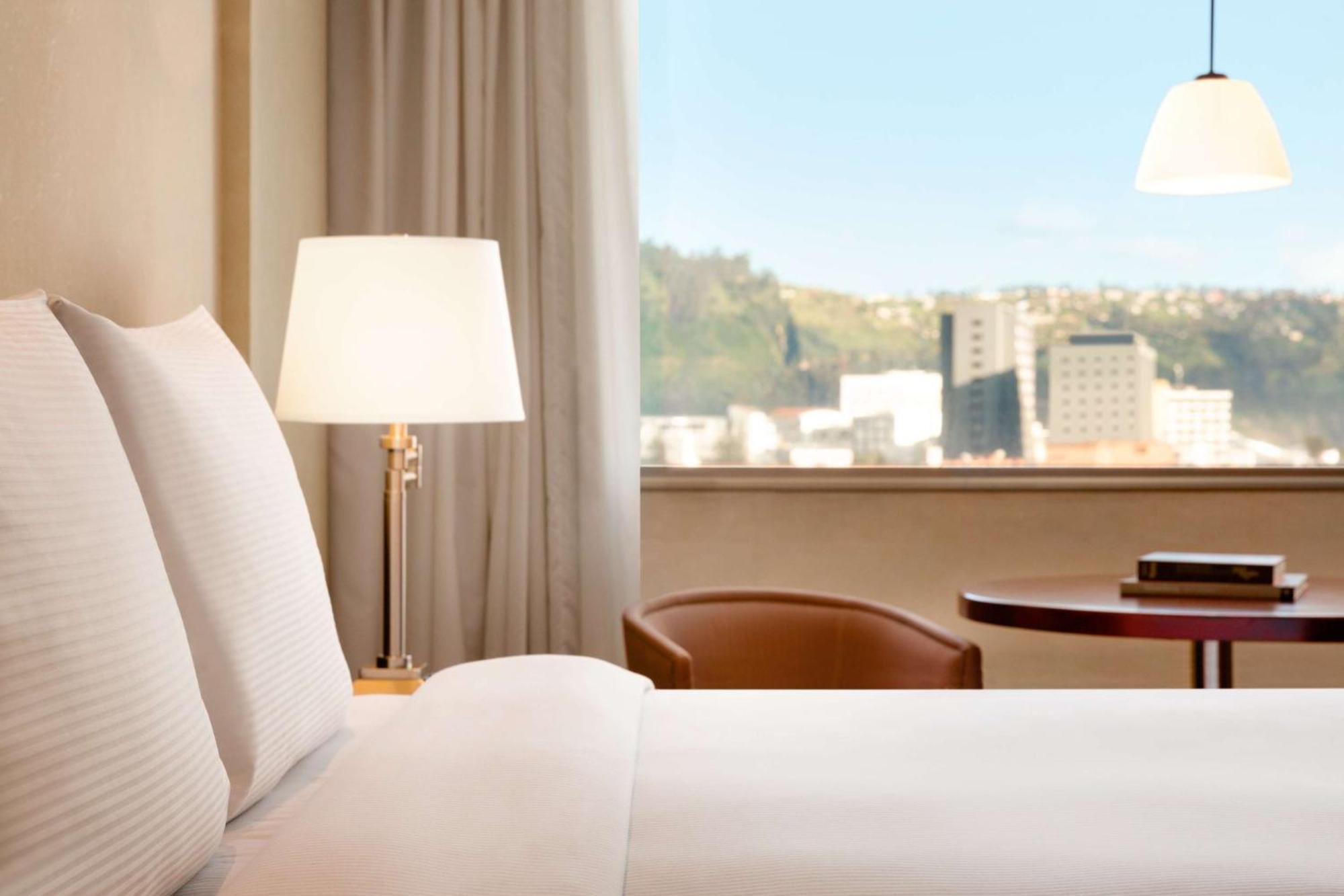 Hilton Colon Quito Hotel מראה חיצוני תמונה