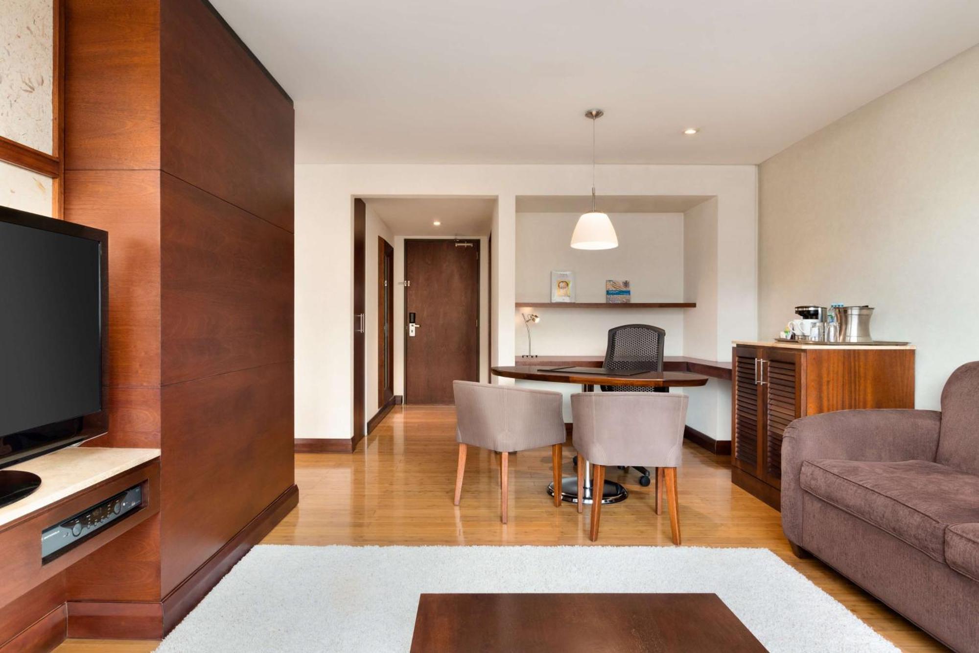 Hilton Colon Quito Hotel מראה חיצוני תמונה