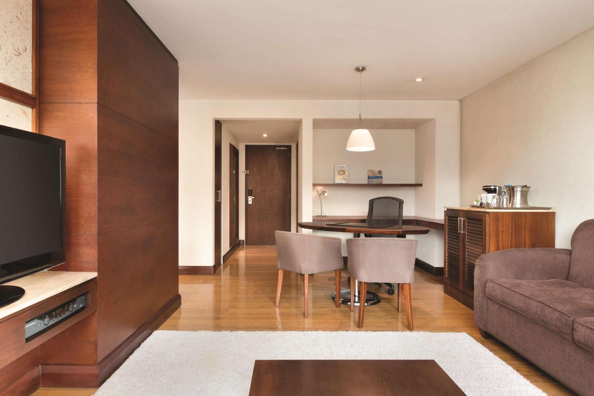 Hilton Colon Quito Hotel מראה חיצוני תמונה