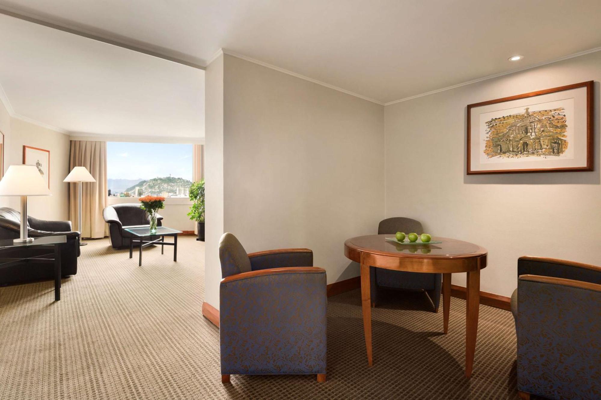 Hilton Colon Quito Hotel מראה חיצוני תמונה